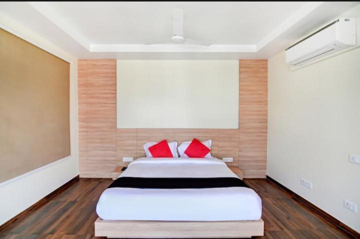Triton Inn Lucknow Ngoại thất bức ảnh