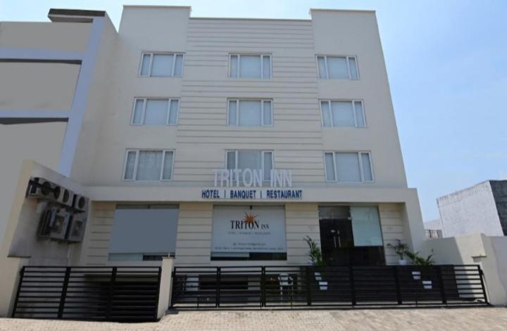Triton Inn Lucknow Ngoại thất bức ảnh