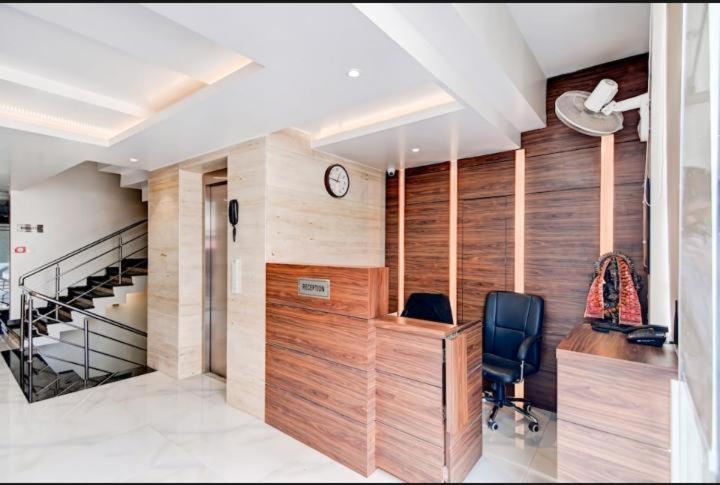 Triton Inn Lucknow Ngoại thất bức ảnh